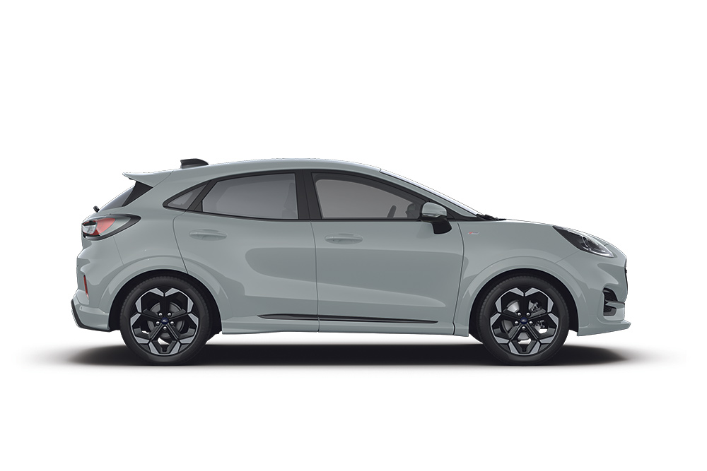 Ezüstszínű Ford Puma mild hibrid autó.