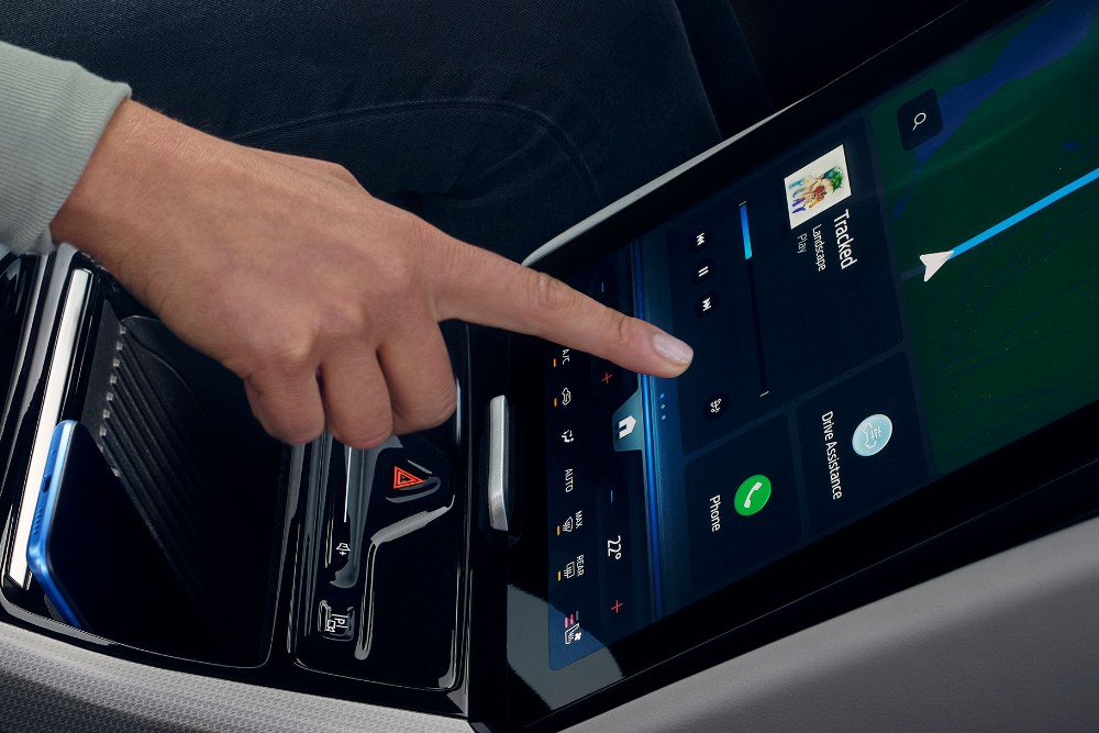 Driver using the SYNC 4 touchscreen