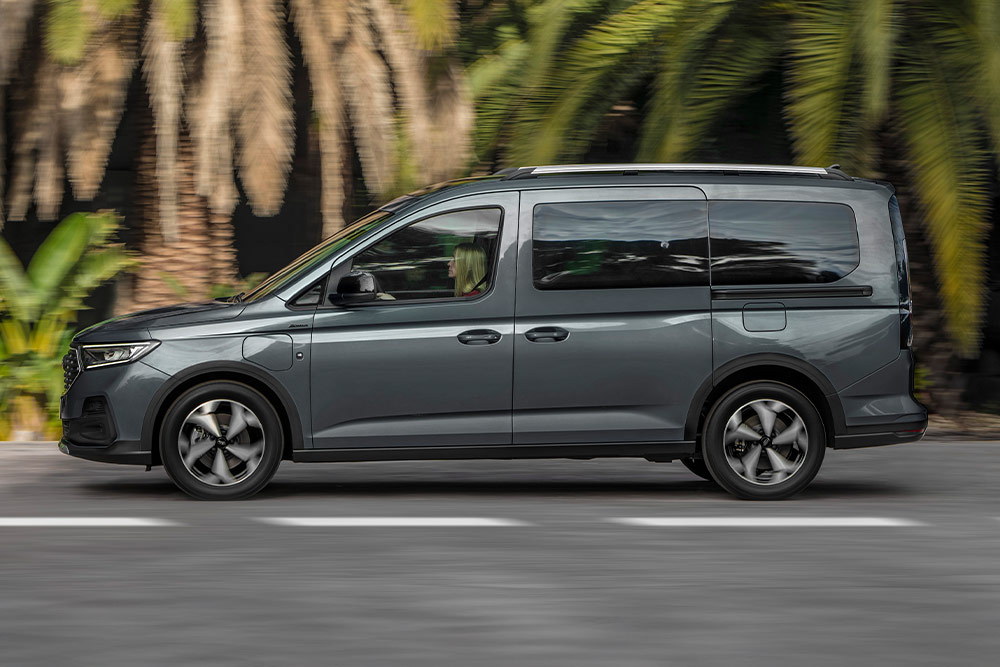 Ford Transit Connect oldalnézetből