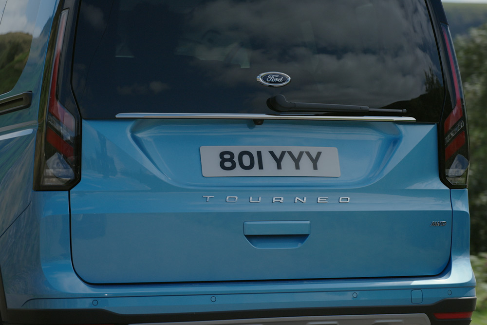 Ford Tourneo Connect hátulnézetből