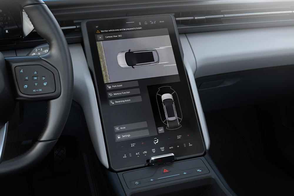 Közelkép egy Ford Explorer® műszerfaláról, amelyen a technikai funkciók láthatók.