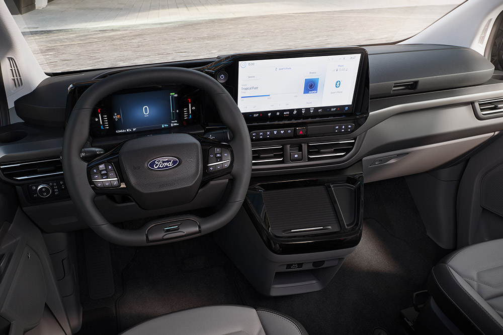A Ford Tourneo Custom műszerfala és kormánykereke.