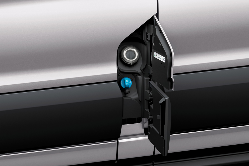 Egy Ford Transit Kombi Easy Fuel tanksapka nélküli üzemanyagtöltő rendszere.
