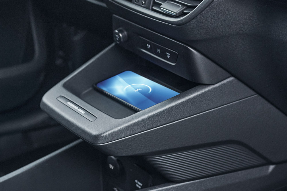 Ford E-Transit Courier középső töltőpad